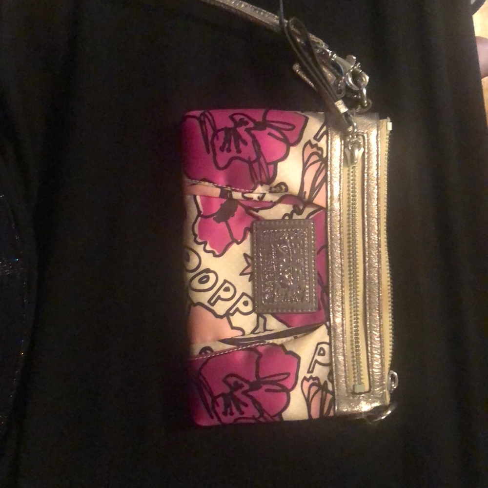 Coach Wristlet: Poppy Collection